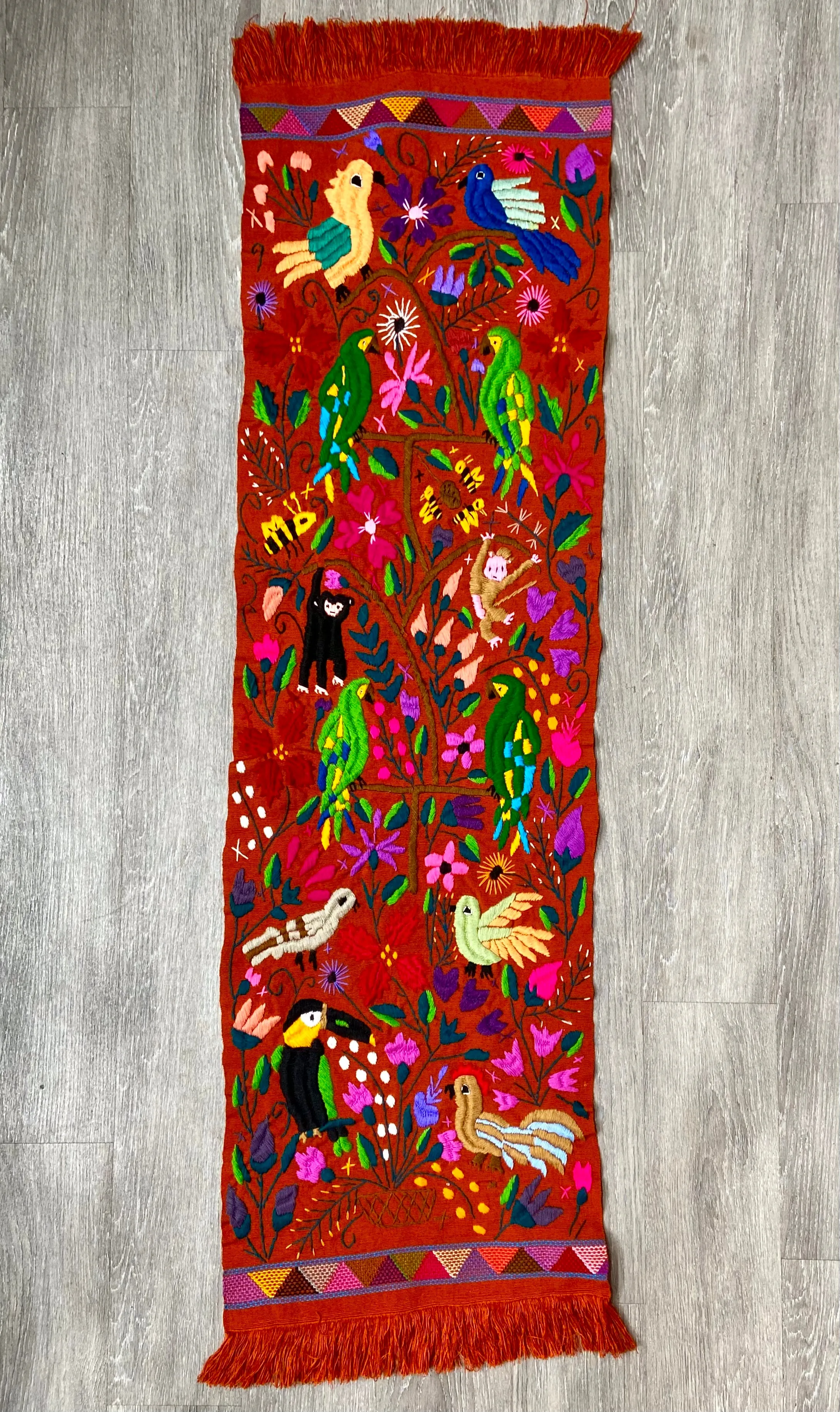 "Bosque" Embroidered Tropical Table Runner